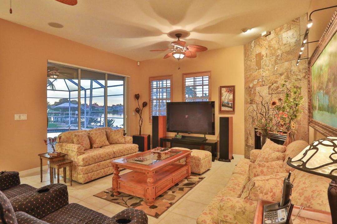 Photo of Livingroom in Naples
