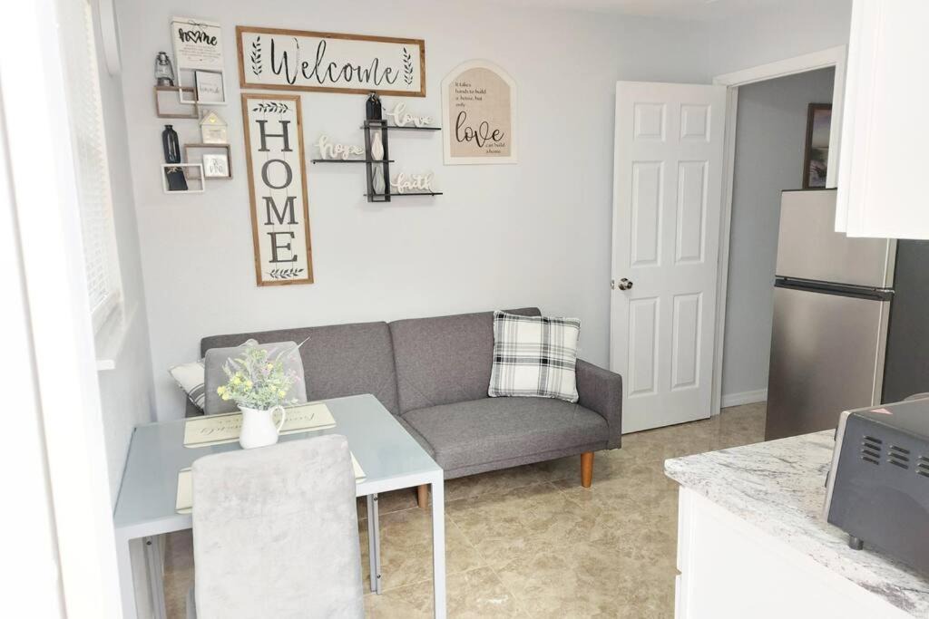 Photo of Livingroom in Tampa
