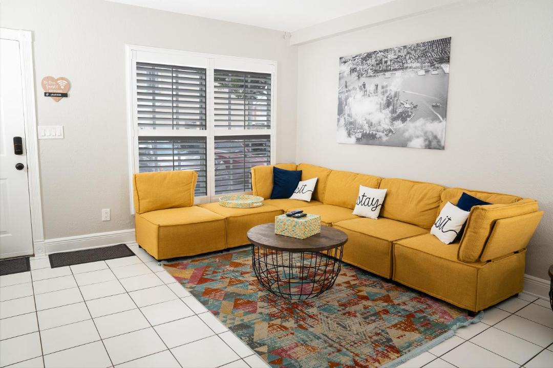 Photo of Livingroom in Cooper City