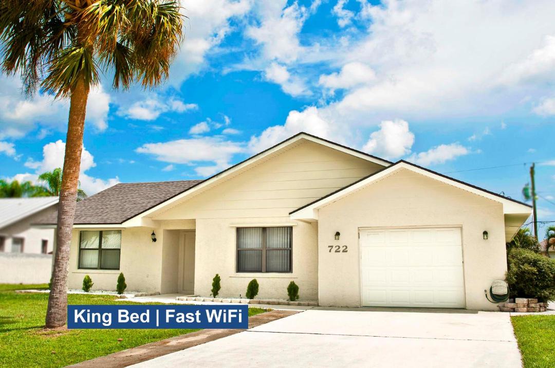 Photo of Buildings in Port Saint Lucie