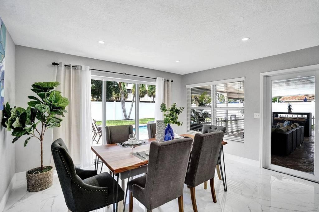 Photo of Livingroom in Cypress Lakes