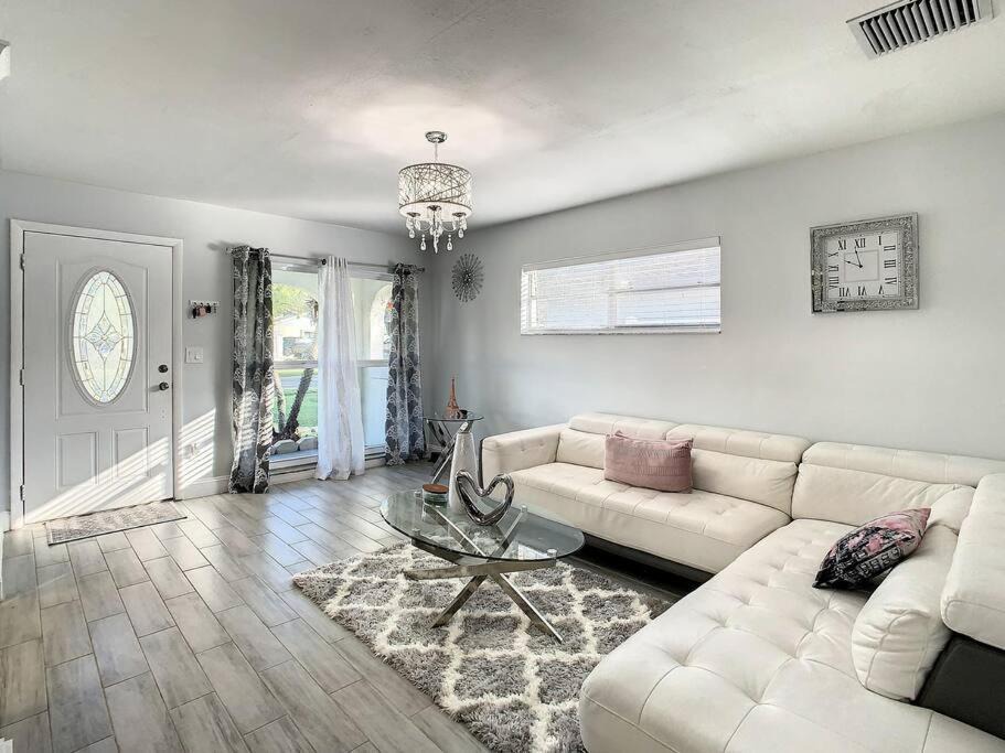 Photo of Livingroom in Pinellas Park