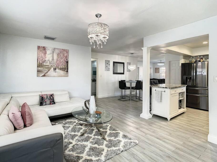 Photo of Livingroom in Pinellas Park