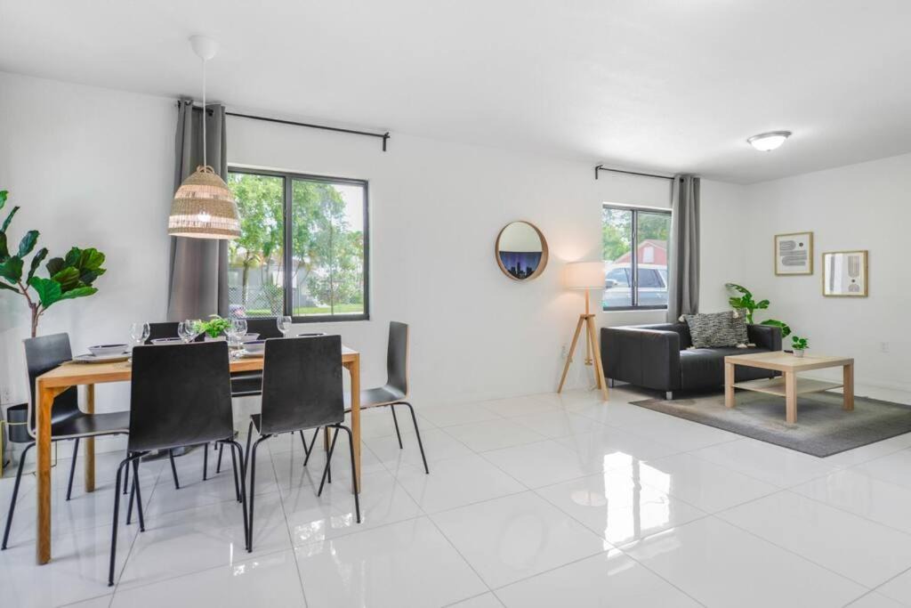 Photo of Livingroom in West Little River