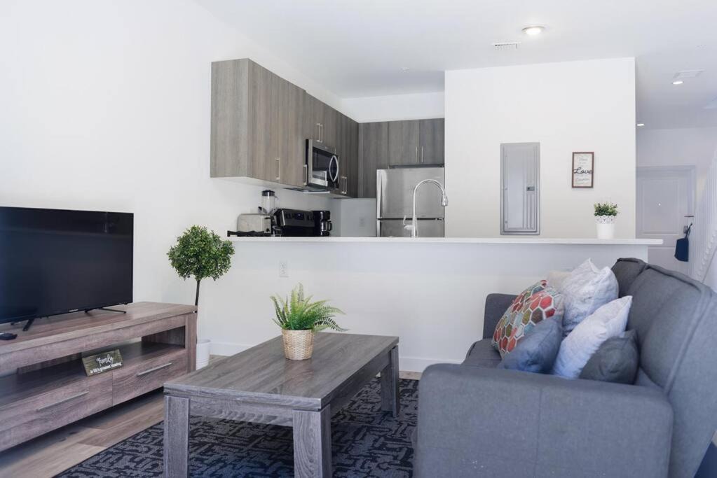 Photo of Livingroom in Golden Glades