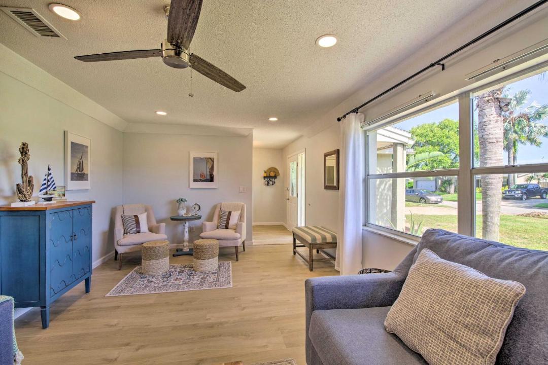 Photo of Livingroom in Golden Beach Estates