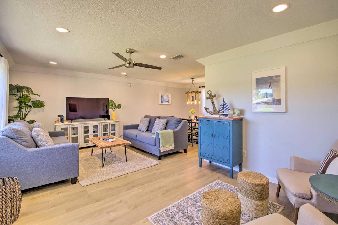 Photo of Livingroom in Golden Beach Estates