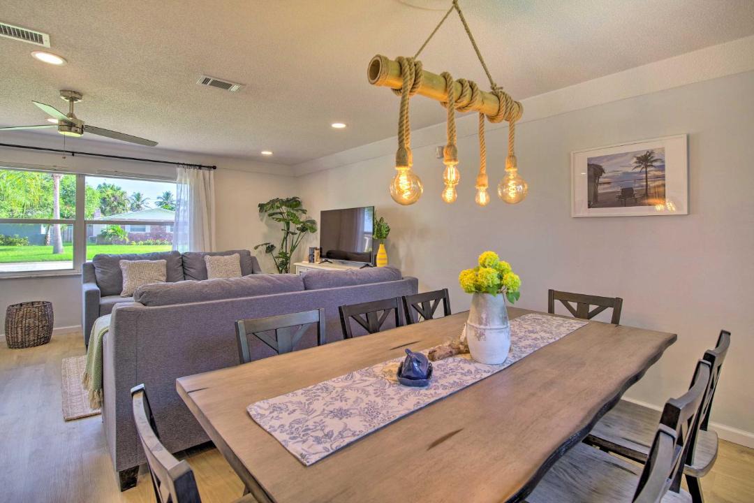 Photo of Livingroom in Golden Beach Estates