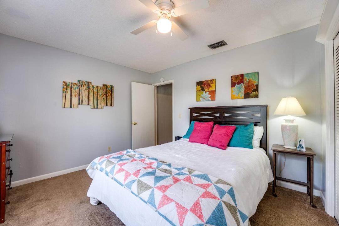 Photo of Bedroom in Lakeside