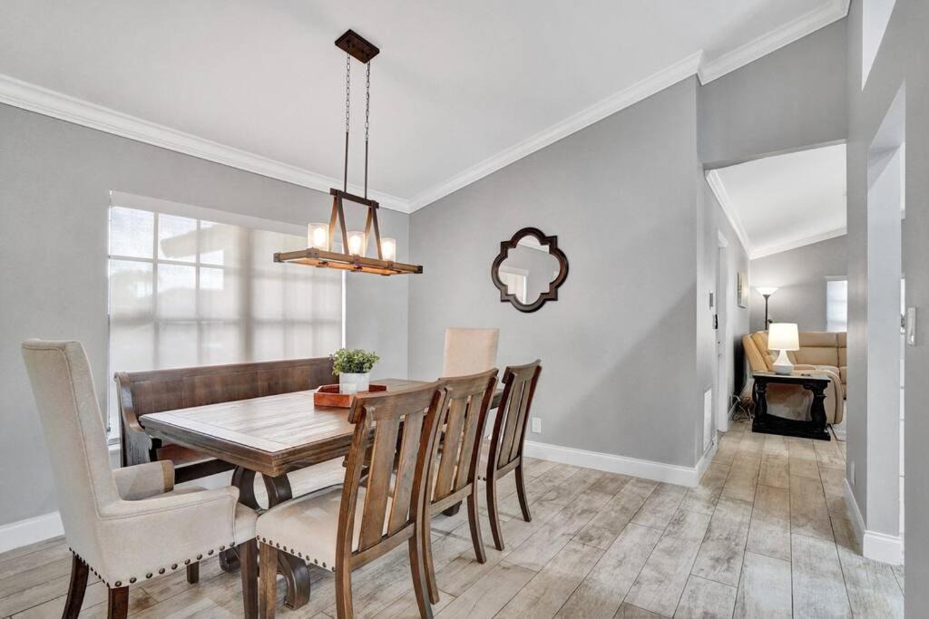 Photo of Livingroom in Plantation