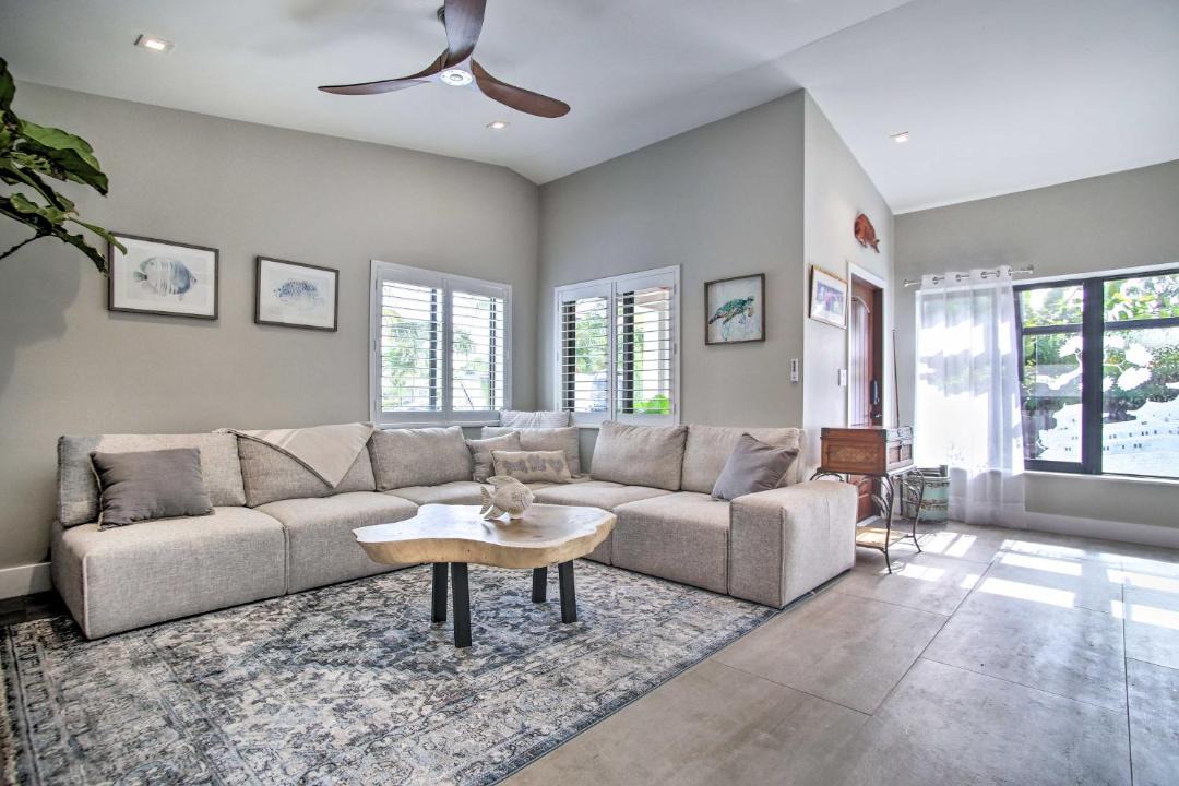 Photo of Livingroom in Santa Barbara Estates