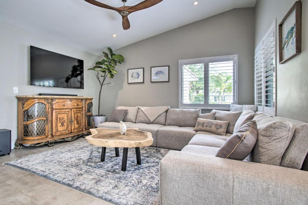Photo of Livingroom in Santa Barbara Estates