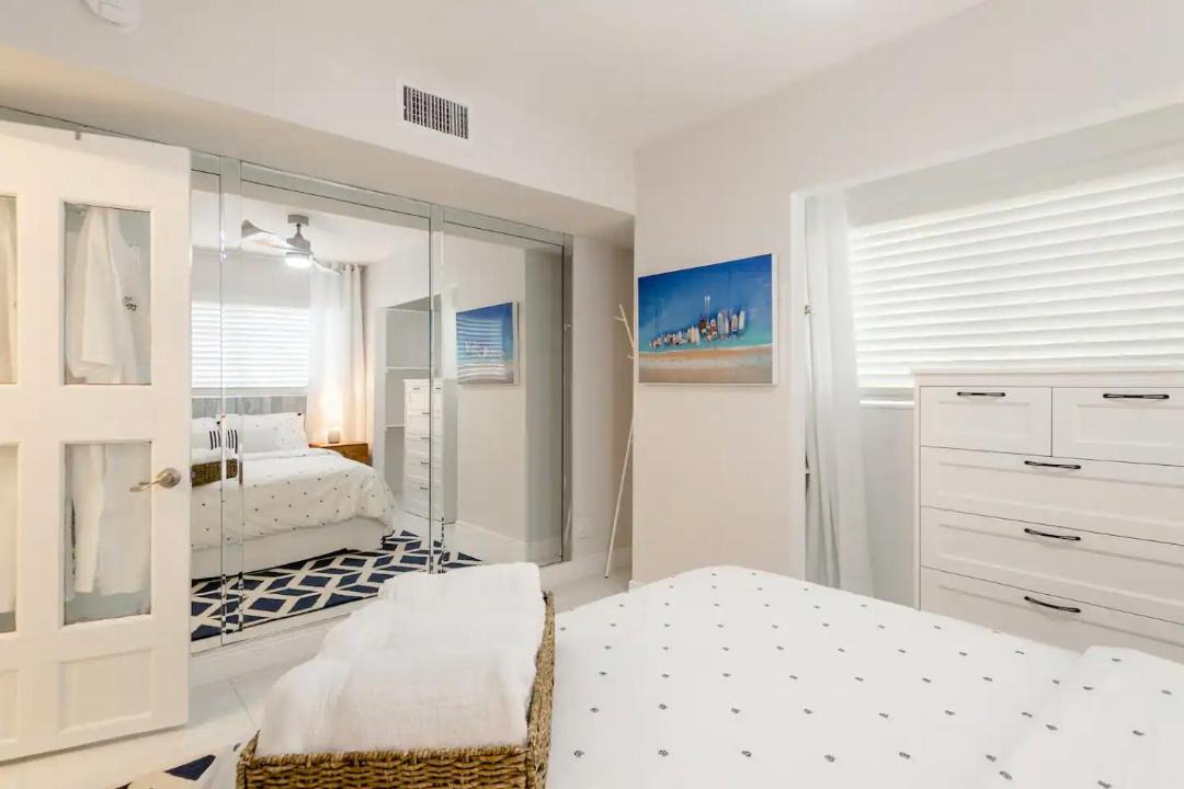 Photo of Bedroom in Lauderdale Beach