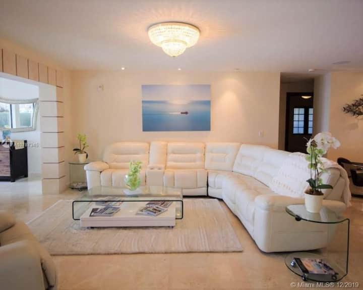 Photo of Livingroom in Venetian Islands