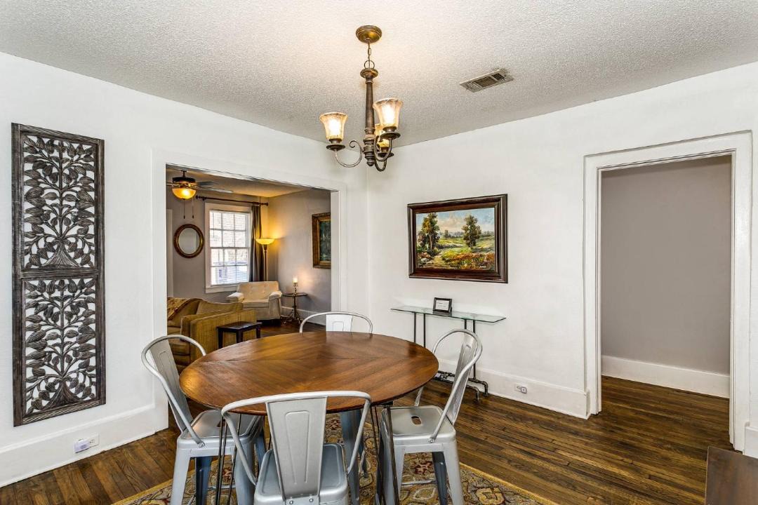 Photo of Livingroom in Old East Hill