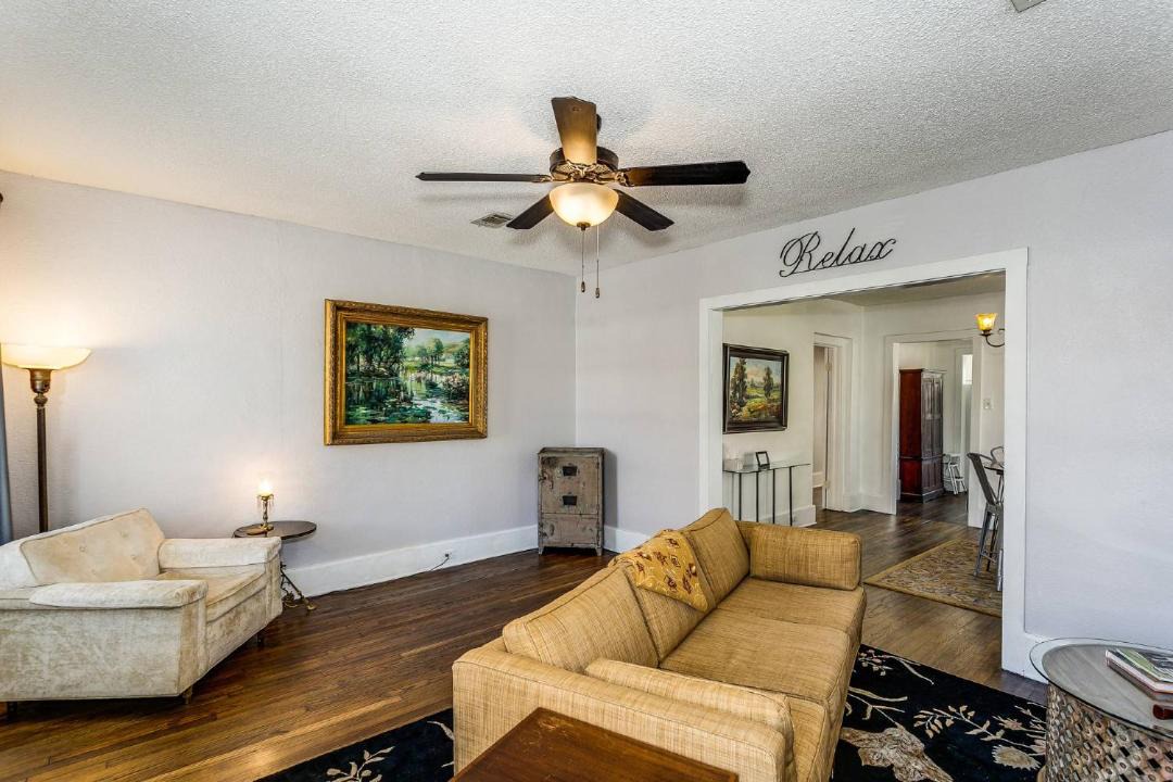 Photo of Livingroom in Old East Hill