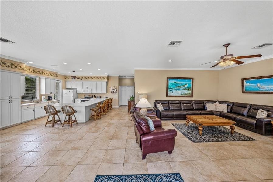 Photo of Livingroom in Golden Beach