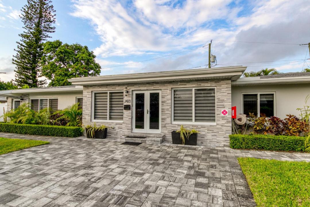 Photo of Buildings in Coral Ridge