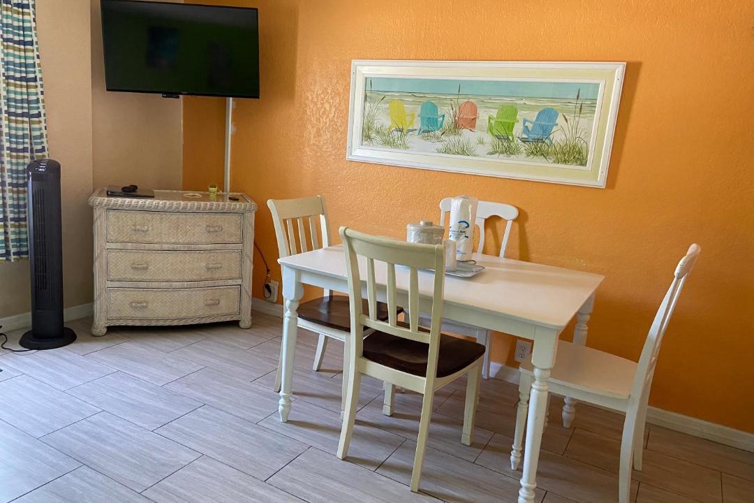 Photo of Livingroom in Mid Island