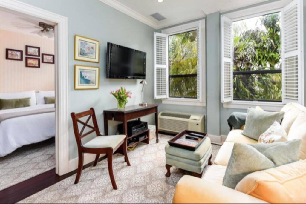 Photo of Livingroom in Palm Beach - West Palm Beach