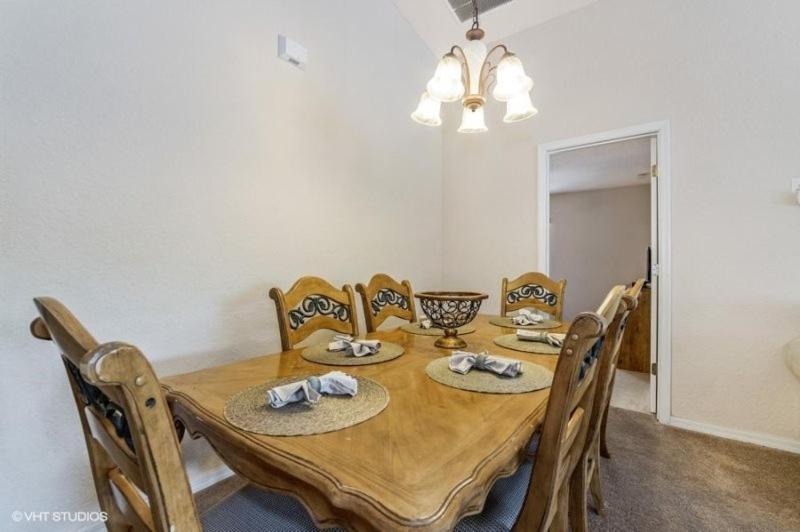 Photo of Livingroom in Greater Groves