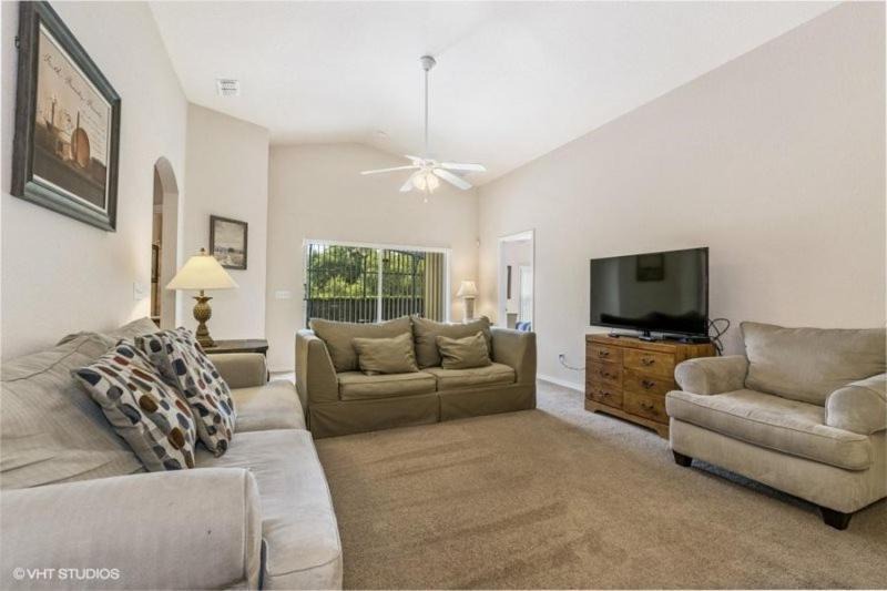 Photo of Livingroom in Greater Groves