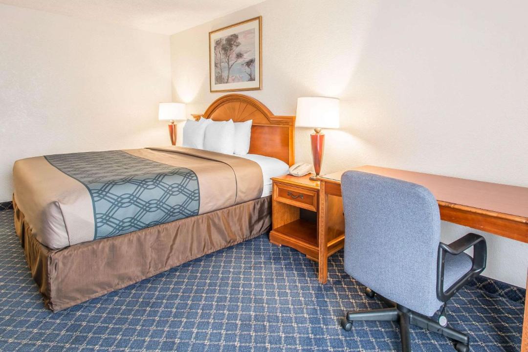 Photo of Bedroom in Golden Glades