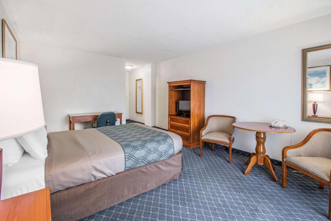 Photo of Bedroom in Golden Glades