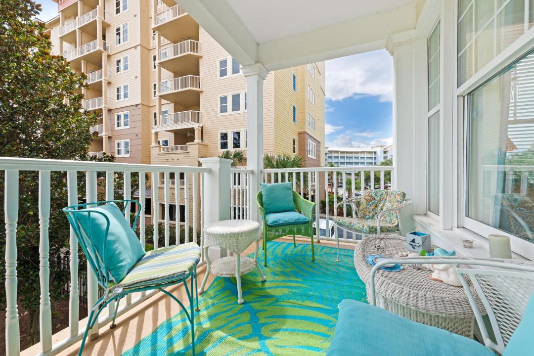 Photo of Patio Balcony in Upper Grand Lagoon
