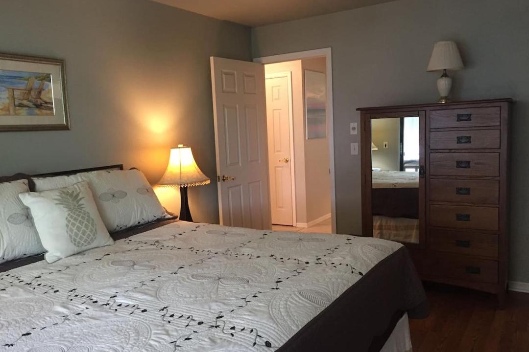 Photo of Bedroom in Mid Island