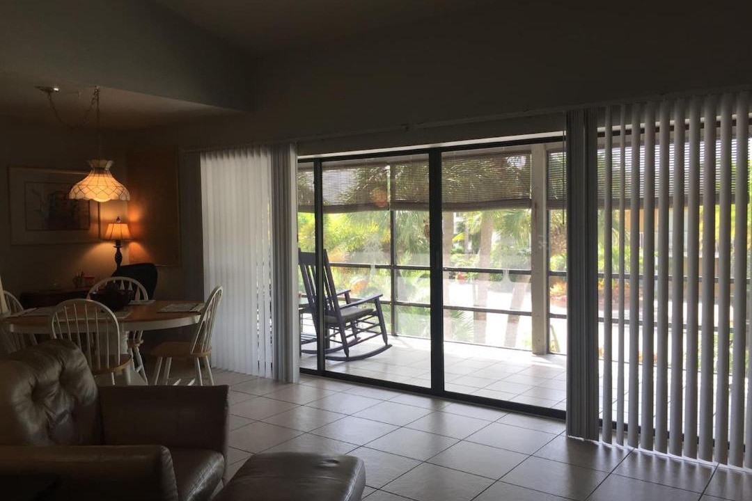 Photo of Livingroom in Mid Island