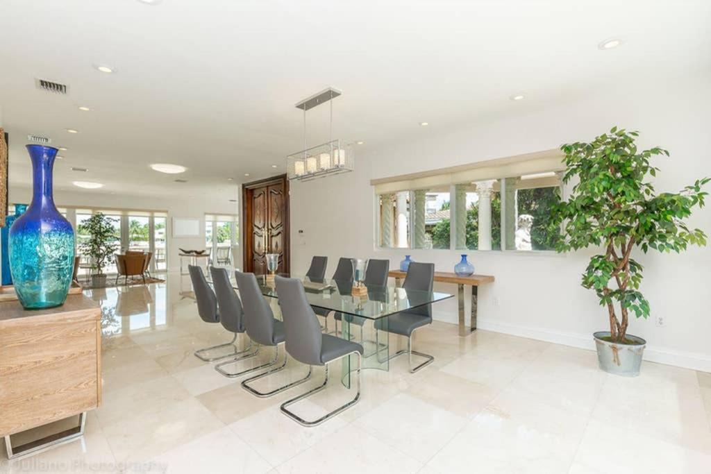Photo of Livingroom in Surfside