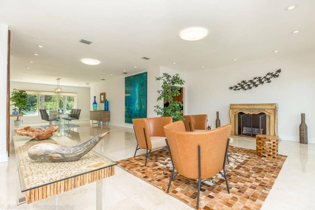 Photo of Livingroom in Surfside