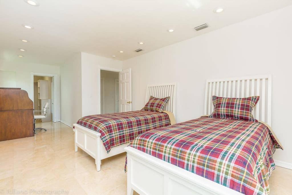 Photo of Bedroom in Surfside