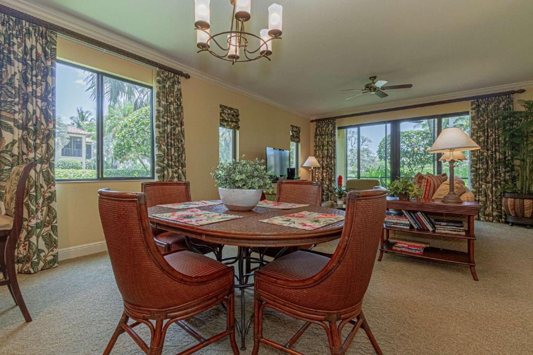 Photo of Livingroom in Royal Harbor