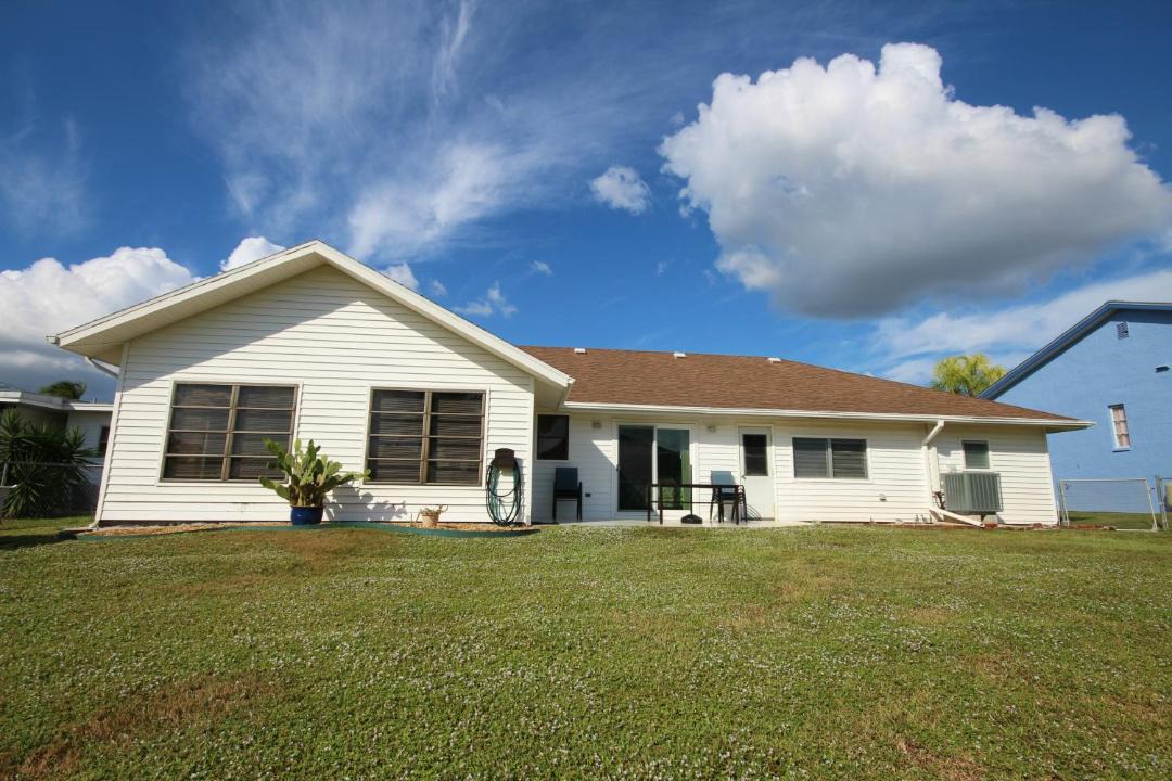 Photo of Buildings in Mid Island