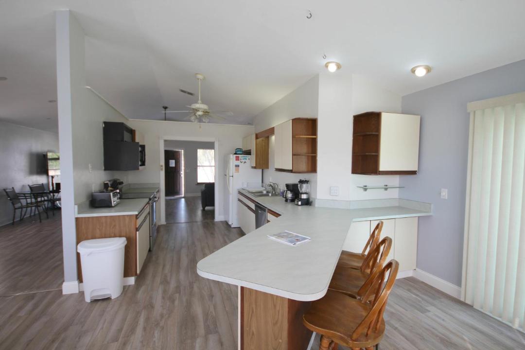 Photo of Livingroom in Mid Island