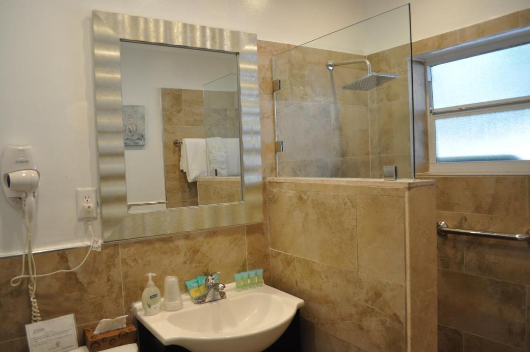 Photo of Bathroom in Lauderdale-by-the-Sea