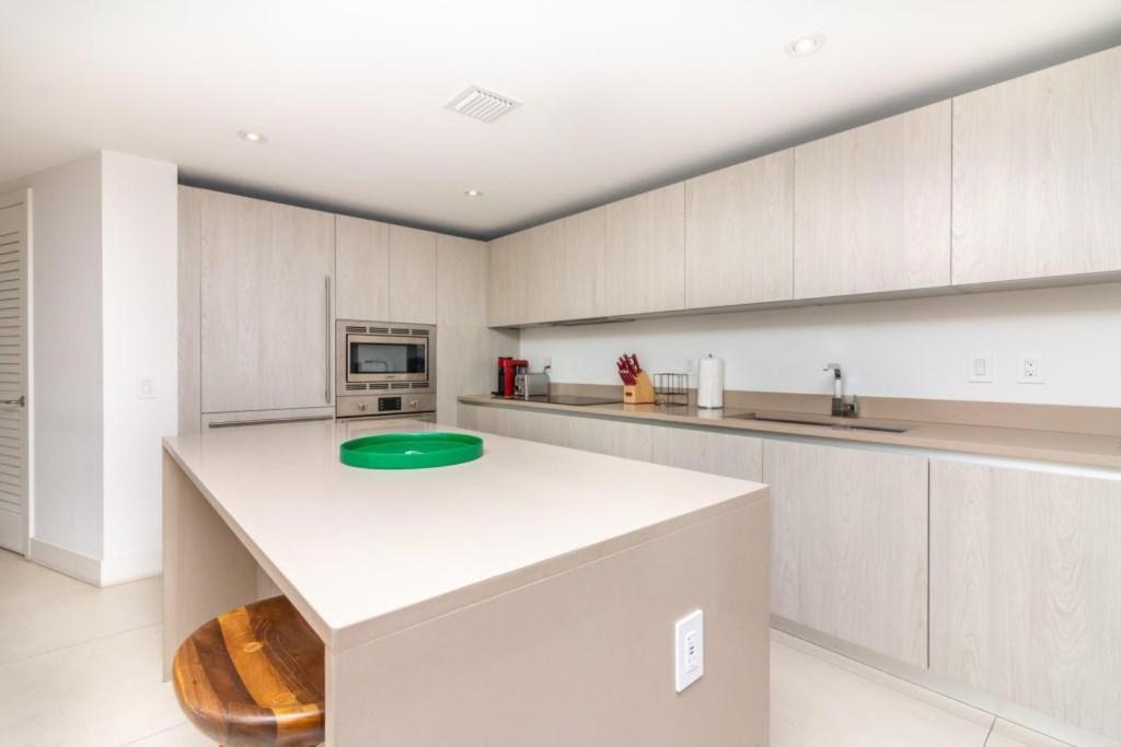 Photo of Kitchen in Hollywood South Central Beach