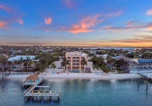 Hutchinson Island Plaza Hotel & Suites