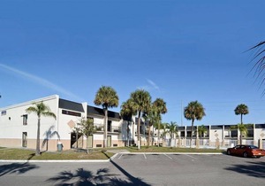 Days Inn & Suites by Wyndham Tampa Near Ybor City