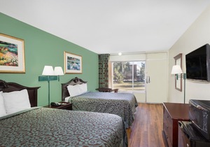 Travelodge by Wyndham Fort Myers North