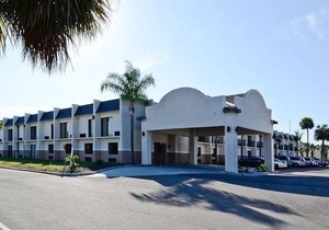 Days Inn & Suites by Wyndham Tampa Near Ybor City