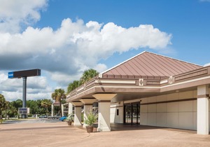 Travelodge by Wyndham Deltona