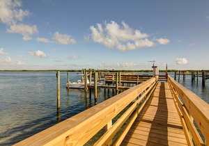 Hutchinson Island Plaza Hotel & Suites