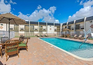 Days Inn & Suites by Wyndham Tampa near Ybor City