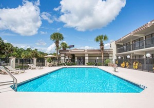 Travelodge by Wyndham Deltona