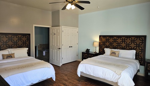 Family Room, 2 Queen Beds, Non Smoking, Creek View