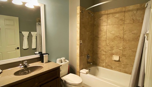 109 Queen Bed, Non Smoking, Walk-in Shower