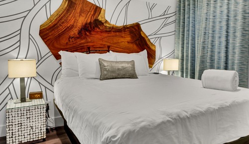 Studio Suite Two Queens ADA